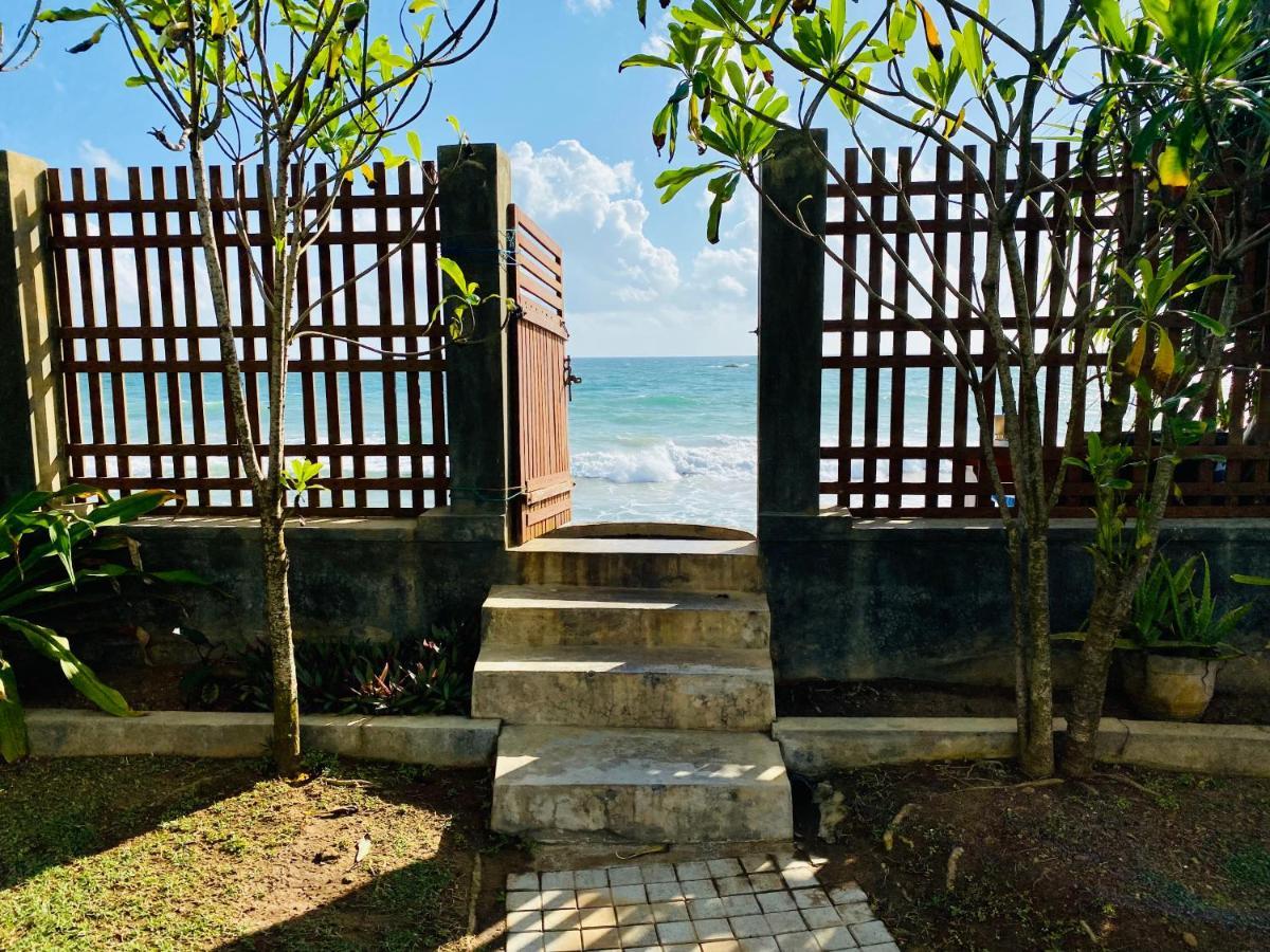 Sunset Beach Haven, Entire Villa, Beachfront, Private Pool Galle Exterior foto